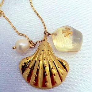 NWT GORGEOUS GOLD PENDANT WITH PEARL, SHELL PLUS CRYSTAL STONE LOGO TB.